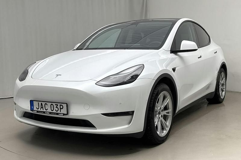 Vit Begagnad 2022 Tesla Model Y SUV | 369 800 kr (Marknadspris) - Bild 1/4