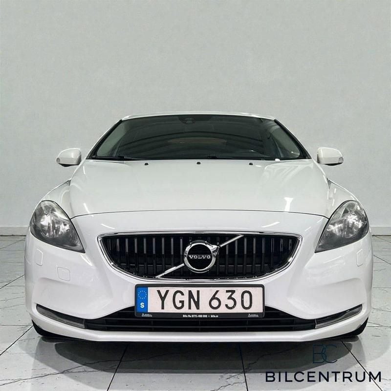 Begagnad Volvo V40 122 HK (89 kW) 2017 Vit Halvkombi