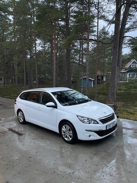 Vit Begagnad 2014 Peugeot 308 SW Kombi | 83 000 kr (Marknadspris) - Bild 1/4