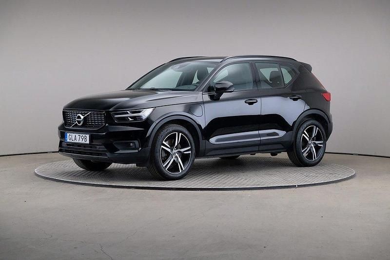 Svart Begagnad 2020 Volvo XC40 R-Design SUV | 355 000 kr (Marknadspris) - Bild 1/4
