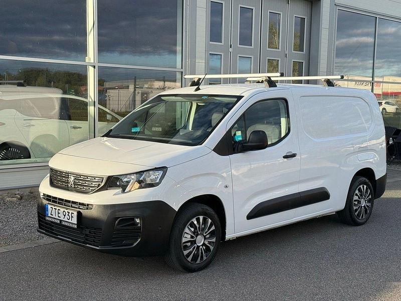Vit Begagnad 2020 Peugeot Partner Minibuss | 129 800 kr (Marknadspris) - Bild 1/4