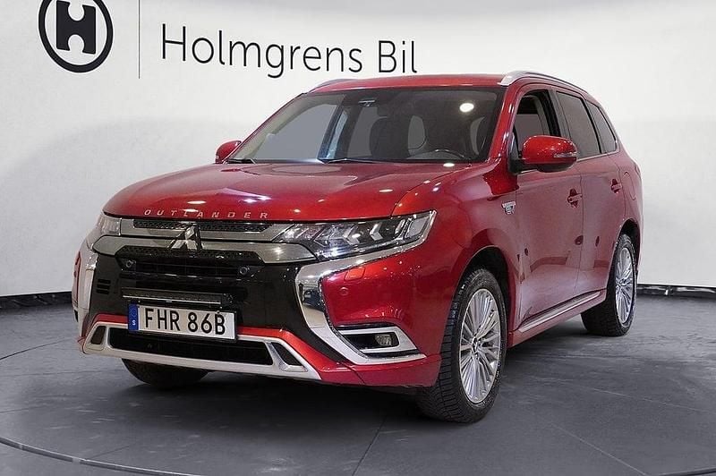 Röd Begagnad 2019 Mitsubishi Outlander P-HEV Comfort Edition SUV | 219 900 kr (Lite dyr) - Bild 1/4