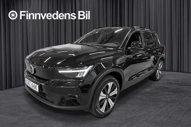 Svart Begagnad 2022 Volvo XC40 Plus SUV | 334 800 kr - Bild 1/4