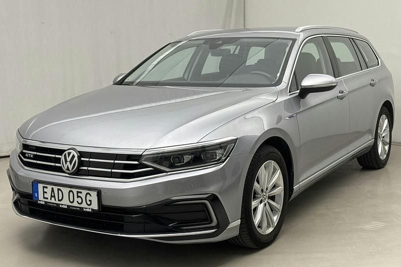 Silver Begagnad 2020 VW Passat GTE | 199 000 kr (Marknadspris) - Bild 1/4