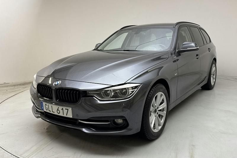 Grå Begagnad 2016 BMW 320 Sport Line Kombi | 173 000 kr (Bra pris) - Bild 1/4