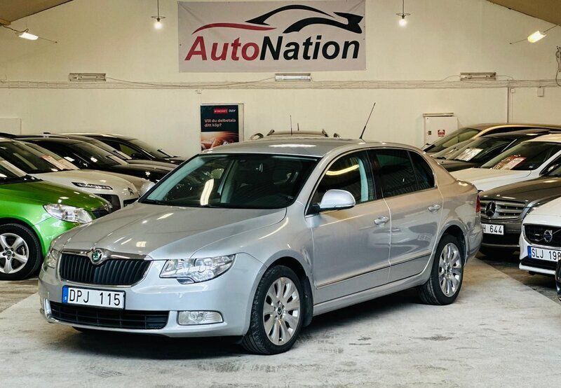 Silver Begagnad 2010 Skoda Superb Elegance Halvkombi | 99 900 kr (Lite dyr) - Bild 1/4