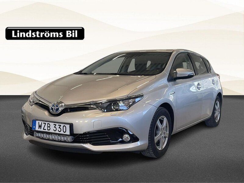 Silver Begagnad 2018 Toyota Auris Hybrid Active Halvkombi | 164 000 kr (Marknadspris) - Bild 1/3