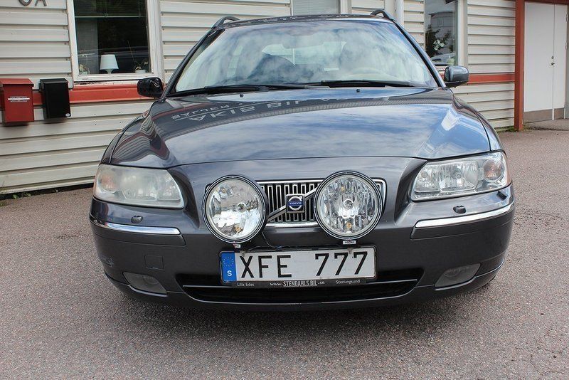 Begagnad Volvo V70 140 HK (102 kW) 2005 Grå Kombi