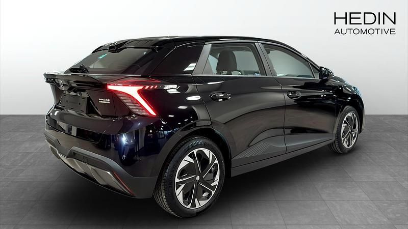 Begagnad MG MG4 EV 125 kW (170 HK) 2024 Svart Halvkombi