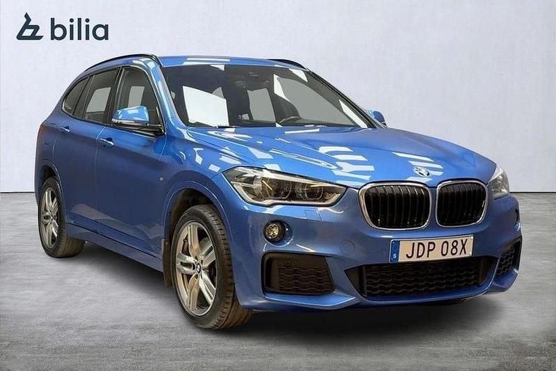 Blå Begagnad 2019 BMW X1 M Sport SUV | 269 000 kr (Marknadspris) - Bild 1/4