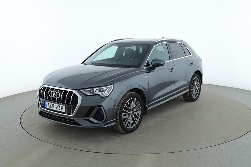 Grå Begagnad 2019 Audi Q3 S-Line SUV | 348 000 kr - Bild 1/4