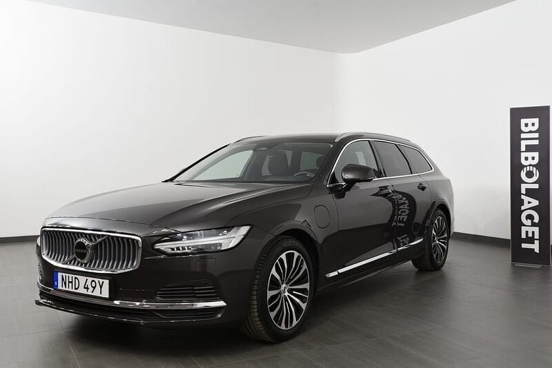 Grå Begagnad 2023 Volvo V90 Core Kombi | 439 500 kr (Marknadspris) - Bild 1/4