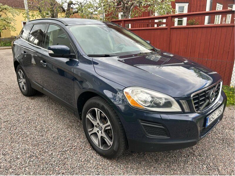 Blå Begagnad 2013 Volvo XC60 Momentum SUV | 113 900 kr (Bra pris) - Bild 1/4