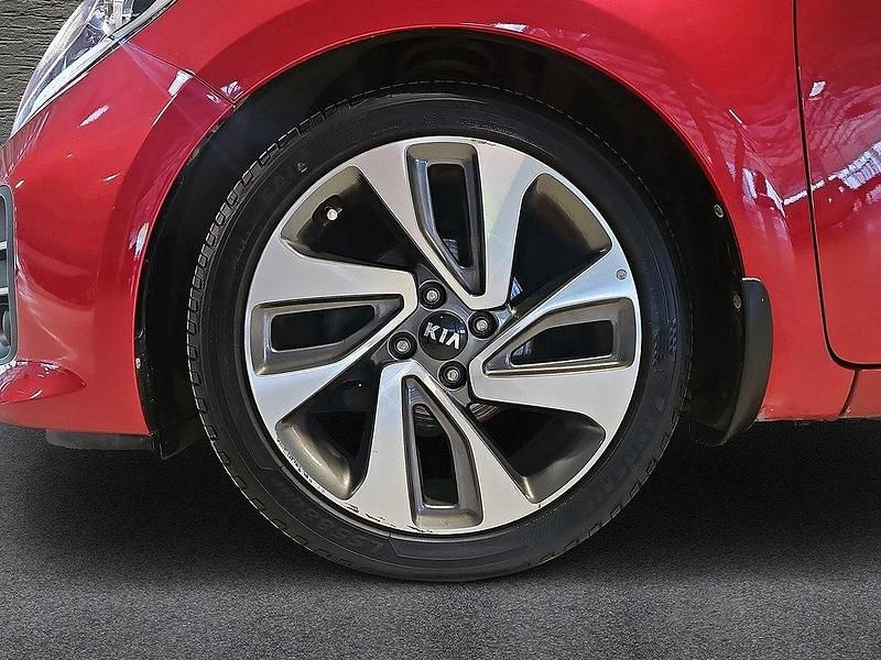 Begagnad Kia Rio 86 HK (63 kW) 2015 Röd Sedan