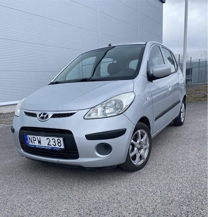 Silver Begagnad 2009 Hyundai i10 Halvkombi | 29 000 kr (Marknadspris) - Bild 1/4