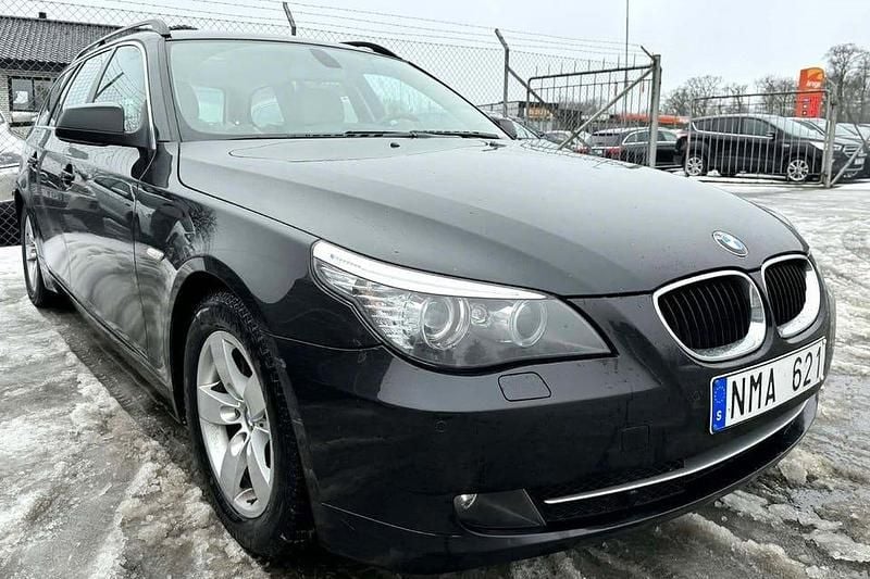 Begagnad BMW 520 177 HK (130 kW) 2010 Svart Kombi