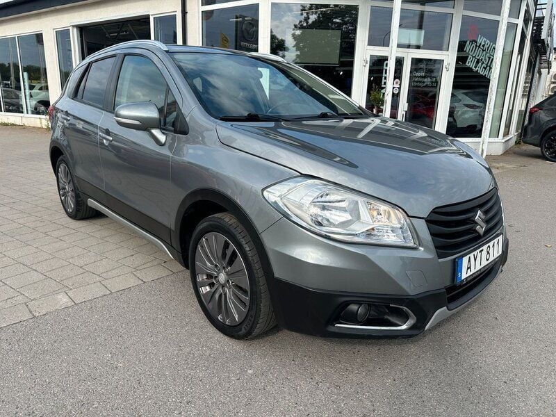 Mörkgrå (grå) Begagnad 2015 Suzuki SX4 S-Cross SUV | 89 000 kr (Lite dyr) - Bild 1/4