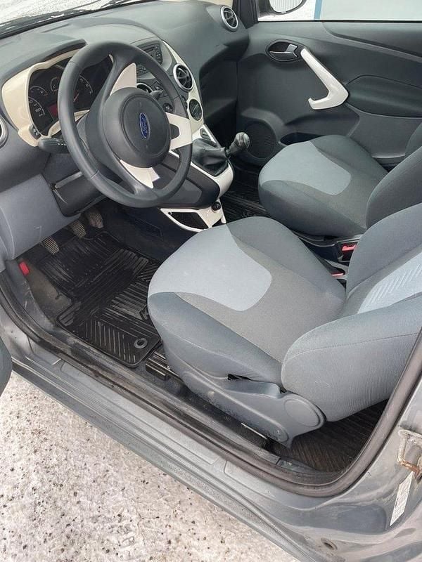 Begagnad Ford Ka Titanium 69 HK (50 kW) 2010 Gråmetallic Halvkombi