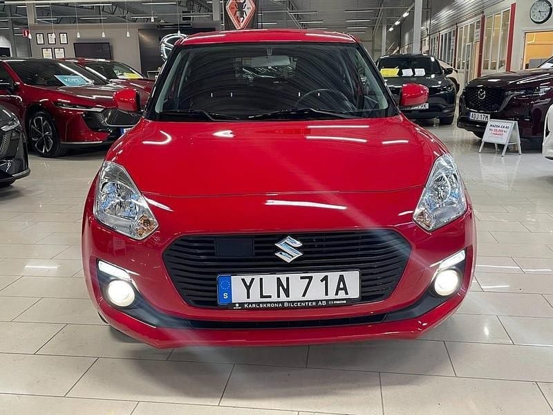 Begagnad Suzuki Swift 90 HK (66 kW) 2020 Röd Halvkombi