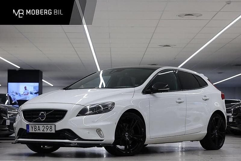 Vit Begagnad 2015 Volvo V40 R-Design Kombi | 184 900 kr (Marknadspris) - Bild 1/2