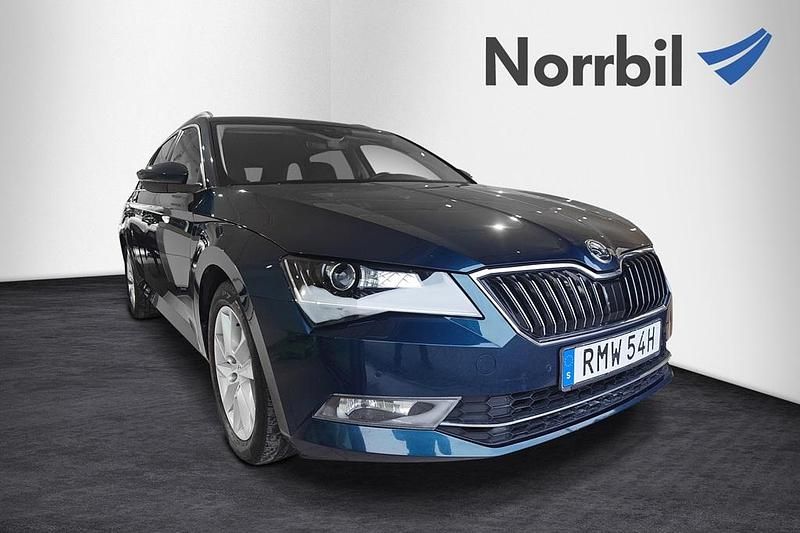 Begagnad Skoda Superb Style 150 HK (110 kW) 2019 Blå Kombi