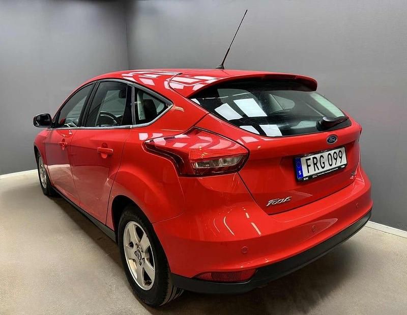 Begagnad Ford Focus Titanium 101 HK (74 kW) 2016 Röd Halvkombi