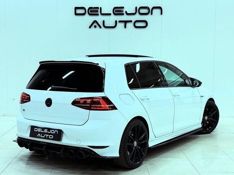Begagnad VW Golf VII R 301 HK (221 kW) 2016 Oryx white metallic Halvkombi