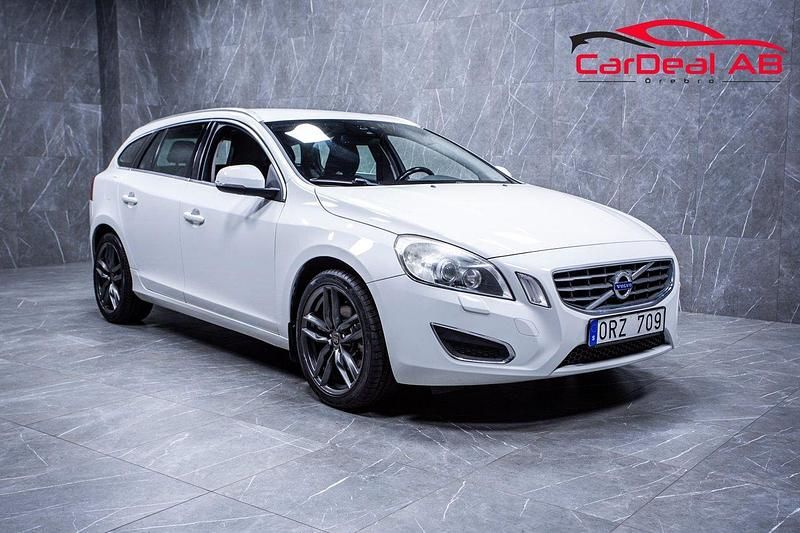 Vit Begagnad 2010 Volvo V60 Summum Kombi | 74 800 kr (Lite dyr) - Bild 1/4