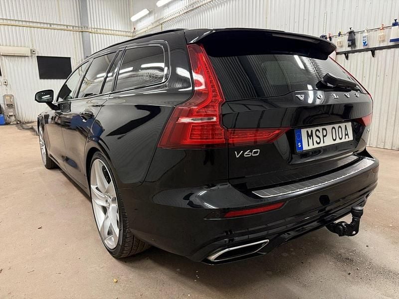 Begagnad Volvo V60 R-Design 250 HK (183 kW) 2019 Svart Kombi
