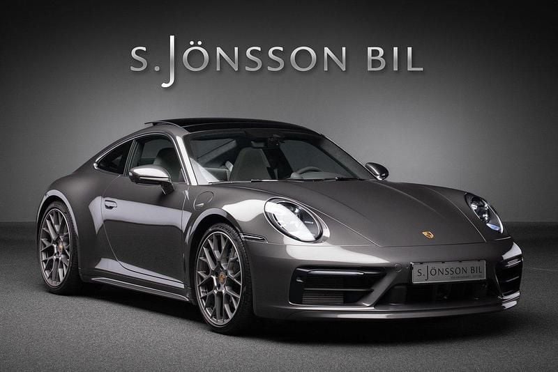 Grå Begagnad 2020 Porsche 911 Carrera 4S Sportkupé | 1 479 000 kr (Marknadspris) - Bild 1/4