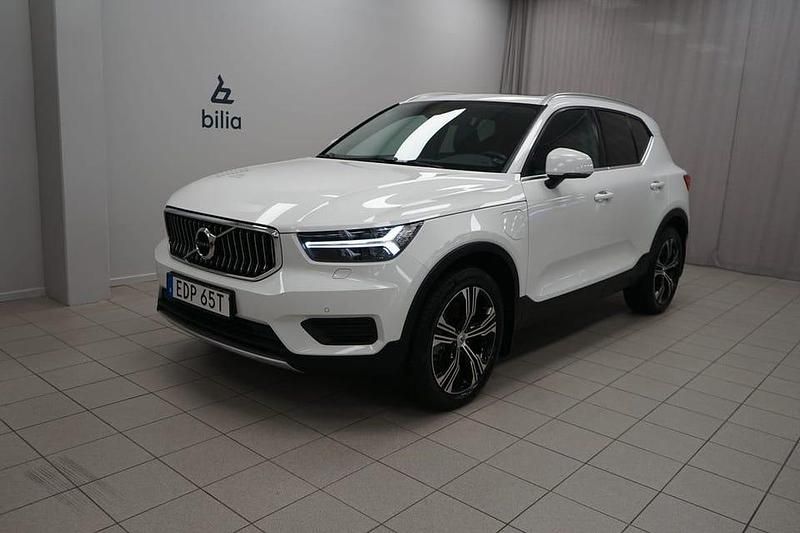 Vit Begagnad 2022 Volvo XC40 Inscription SUV | 294 900 kr (Lite dyr) - Bild 1/3