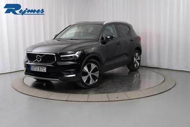 Svart Begagnad 2021 Volvo XC40 Momentum SUV | 284 800 kr (Marknadspris) - Bild 1/4