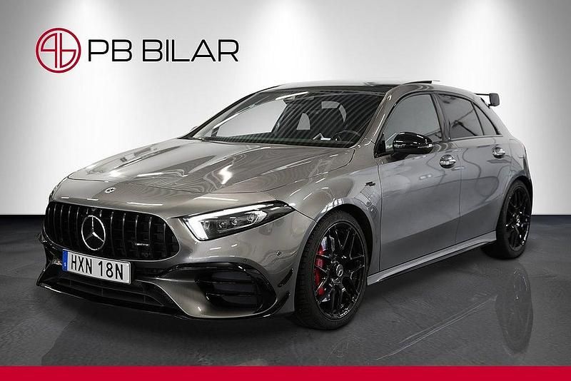 Mörkgrå Begagnad 2021 Mercedes A45 AMG AMG Halvkombi | 514 900 kr (Marknadspris) - Bild 1/3