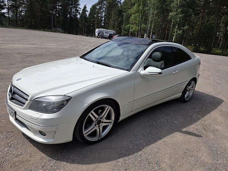 Vit Begagnad 2009 Mercedes CLC180 Halvkombi | 69 000 kr - Bild 1/4