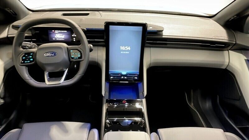 Begagnad Ford Explorer 250 kW (340 HK) 2024 Vit (white) SUV