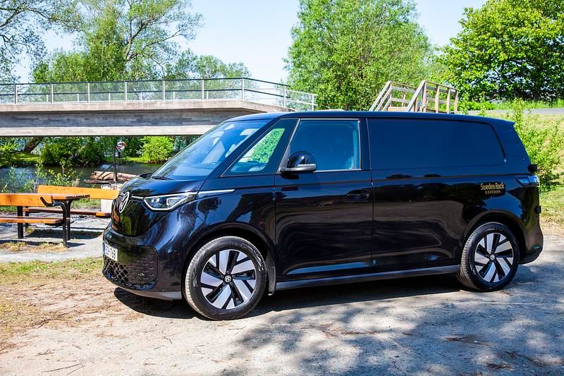 Begagnad VW ID. Buzz Edition 152 kW (207 HK) 2024 Svart Minibuss