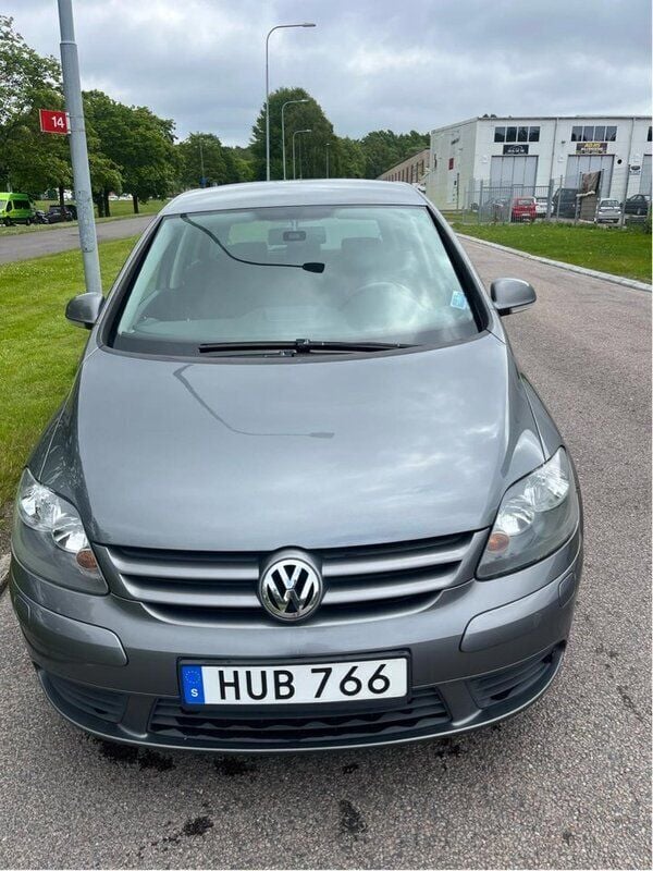 Grå Begagnad 2009 VW Golf Plus Cross Minibuss | 39 900 kr (Marknadspris) - Bild 1/4
