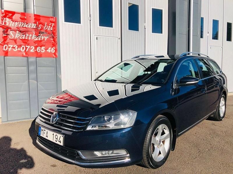 Mörkblå (blå) Begagnad 2012 VW Passat Kombi | 59 900 kr (Bra pris) - Bild 1/4