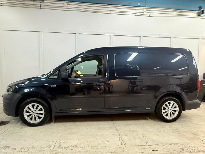 Blå (blåmetallic) Begagnad 2020 VW Caddy Maxi Minibuss | 179 900 kr (Marknadspris) - Bild 1/4