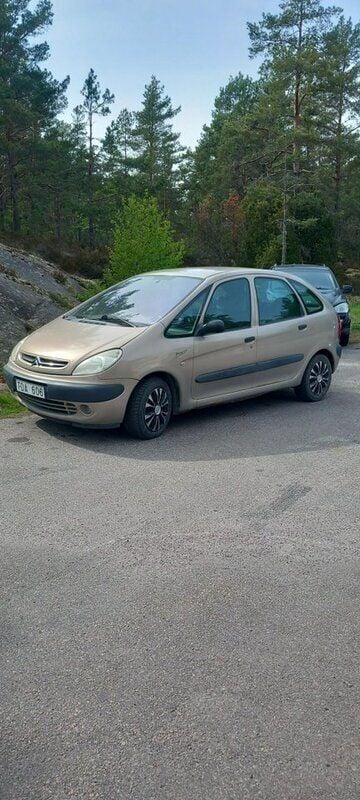 Brun Begagnad 2002 Citroën Xsara Picasso Minibuss | 8 900 kr (Marknadspris) - Bild 1/4