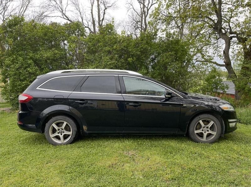 Svart Begagnad 2011 Ford Mondeo Business Edition Kombi | 15 000 kr (Superpris) - Bild 1/4