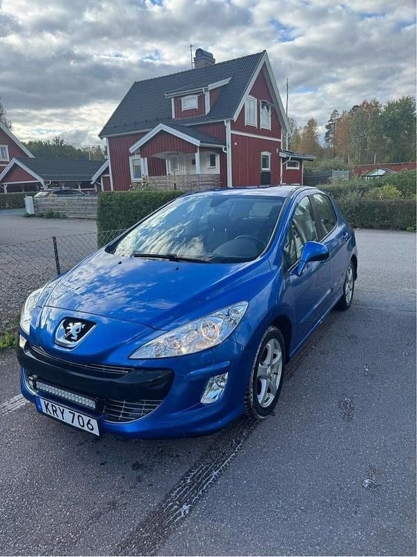 Blå Begagnad 2010 Peugeot 308 Halvkombi | 35 000 kr (Marknadspris) - Bild 1/4