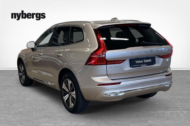 Begagnad Volvo XC60 Core 355 HK (261 kW) 2024 Grå SUV