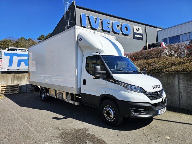 Vit Begagnad 2021 Iveco Daily Pickup | 749 988 kr (Marknadspris) - Bild 1/4
