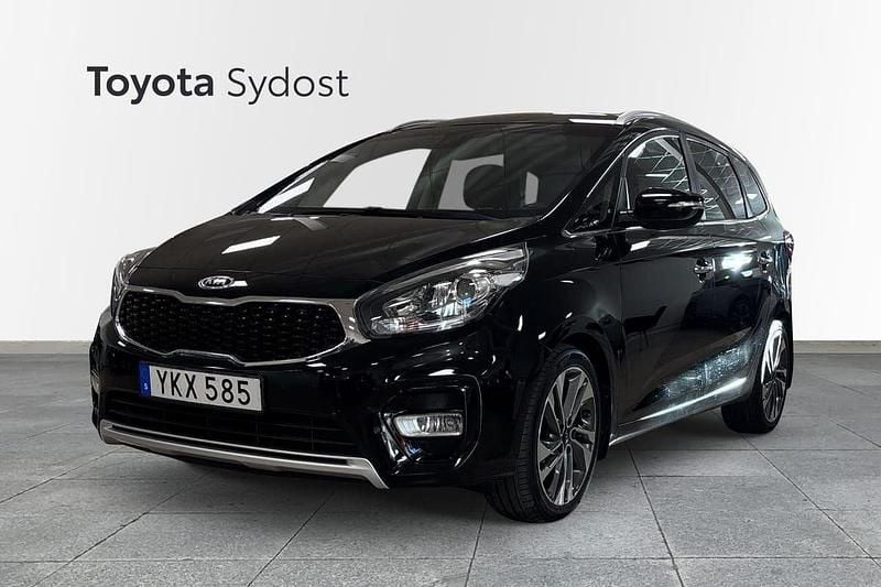 Svart Begagnad 2017 Kia Carens Minibuss | 146 000 kr (Marknadspris) - Bild 1/4