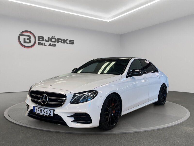 Vit Begagnad 2016 Mercedes E220 AMG Sedan | 279 500 kr (Dyr) - Bild 1/4