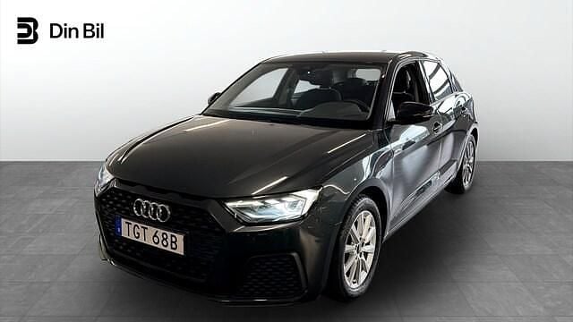 Grå Begagnad 2021 Audi A1 Sportback Proline Halvkombi | 219 900 kr (Marknadspris) - Bild 1/4
