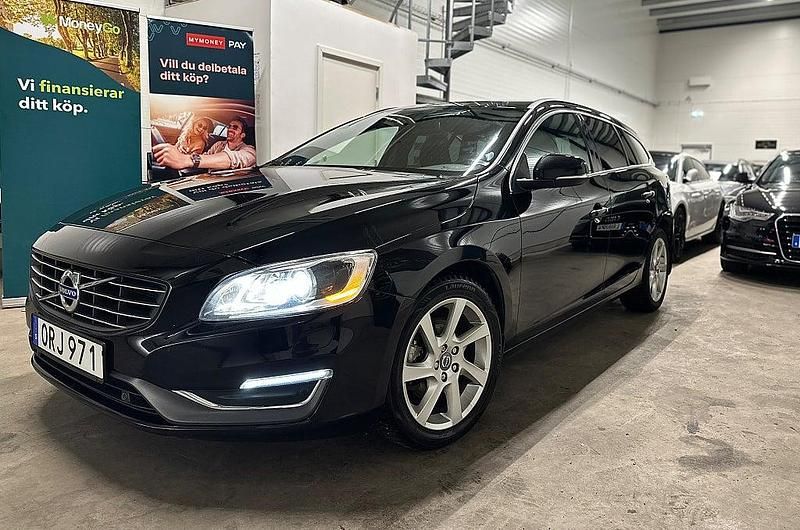 Begagnad Volvo V60 Momentum 181 HK (133 kW) 2014 Svart Kombi