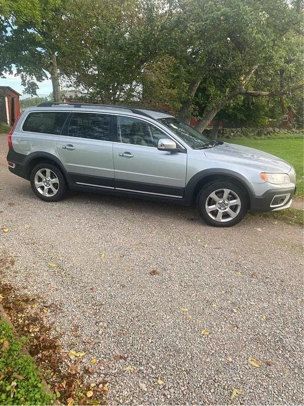 Silver Begagnad 2011 Volvo XC70 Summum SUV | 63 000 kr (Bra pris) - Bild 1/3