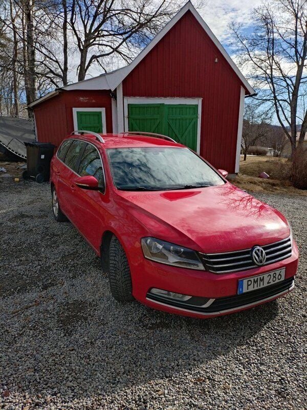 Röd Begagnad 2014 VW Passat Kombi | 45 000 kr (Superpris) - Bild 1/4
